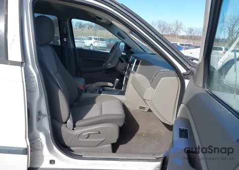 2008 Jeep Grand Cherokee Laredo z USA, uszkodzony, nr VIN 1J8GR48K28C212631